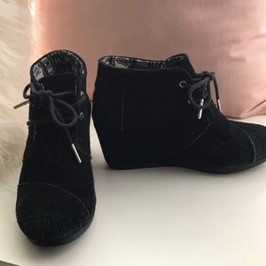 Toms Desert Wedge Booties-Black Suede